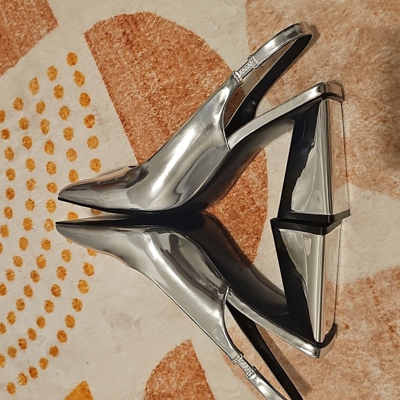 New W/O Box BCBGeneration TRINA Metallic Silver Slingback  Block Heels Sz 6 - Picture 4 of 7
